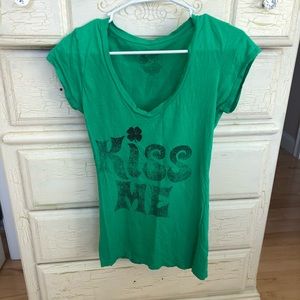 Stranded Kiss Me I’m Irish V Neck Tee Sz M